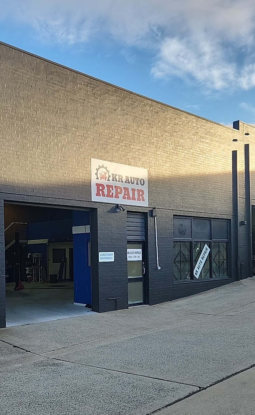 The KR Auto Repair unit on Grimwade Street with its roller door open